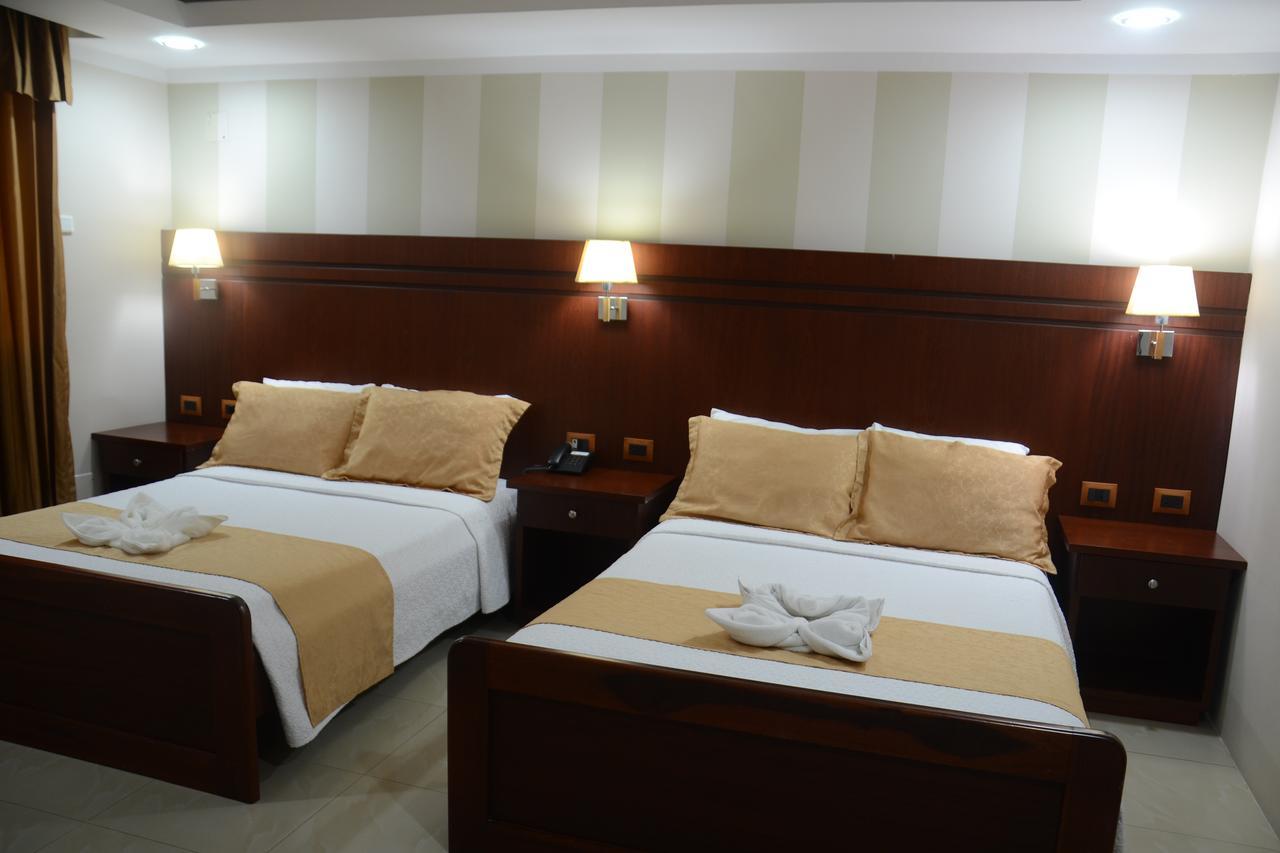 Hotel Adriand's Machala Exterior foto